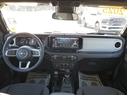 Used 2025 Jeep Wrangler Sahara image 16