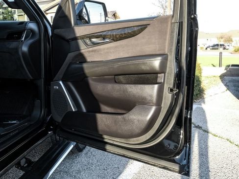 Used 2019 Cadillac Escalade Platinum image 52