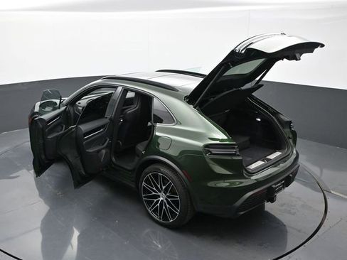 Certified 2025 Porsche Macan Electric RWD image 29