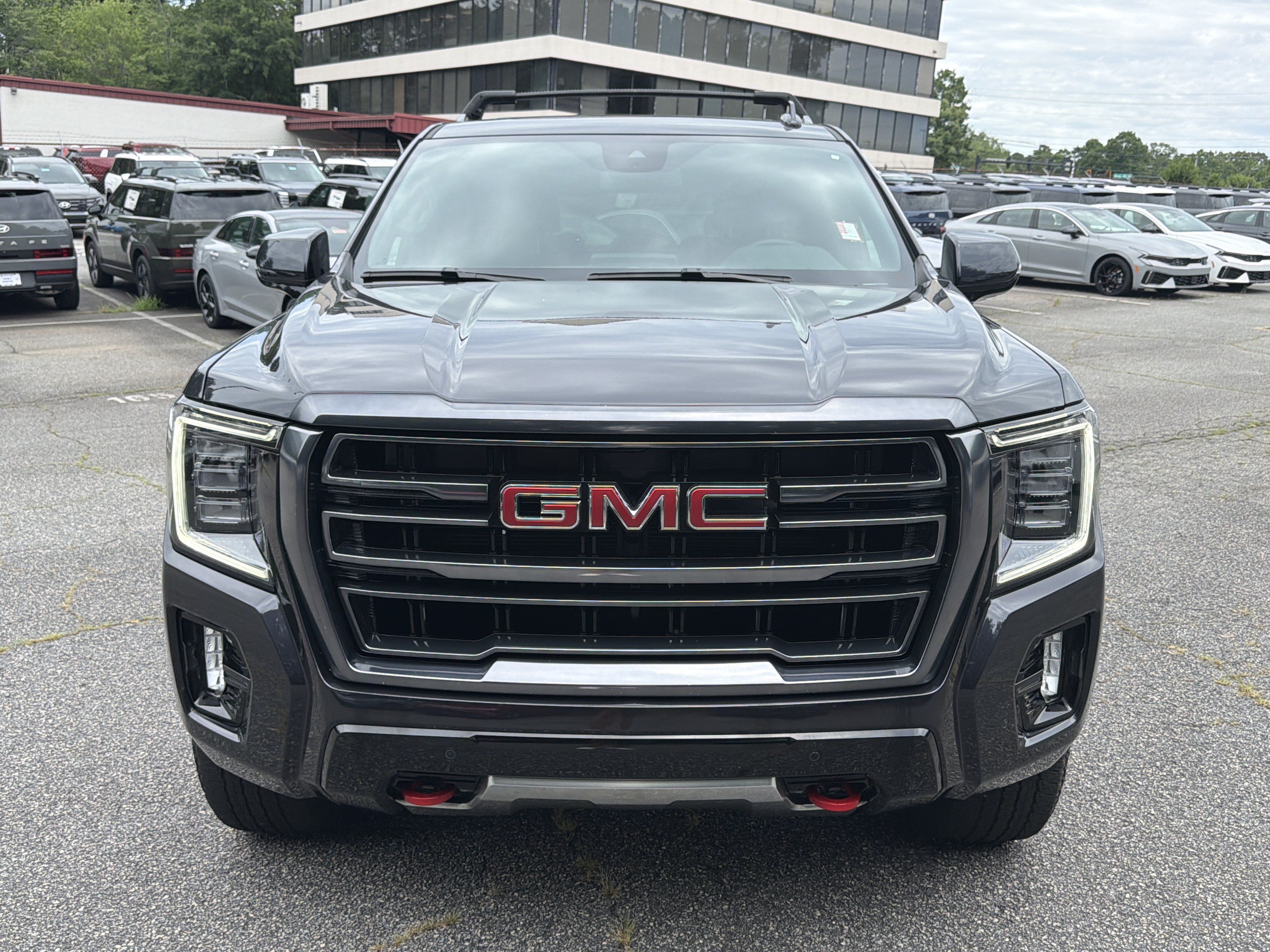 Used 2024 GMC Yukon AT4 AWD/4WD image 2