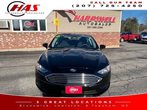 Used 2017 Ford Fusion SE w/ Fusion SE Technology Package image 9