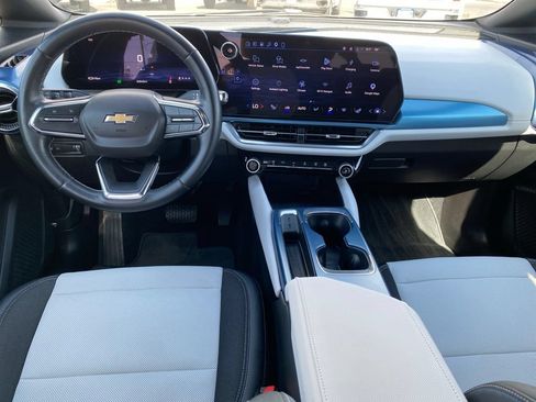 Used 2024 Chevrolet Equinox EV LT w/ LPO, Blackout Package FWD image 4