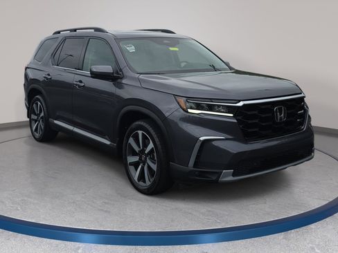 Used 2023 Honda Pilot Touring image 3
