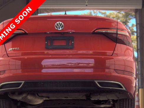 Used 2020 Volkswagen Jetta R-Line w/ R-Line Cold Weather Package FWD image 4