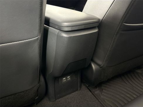 Certified 2025 Toyota Prius XLE FWD image 35