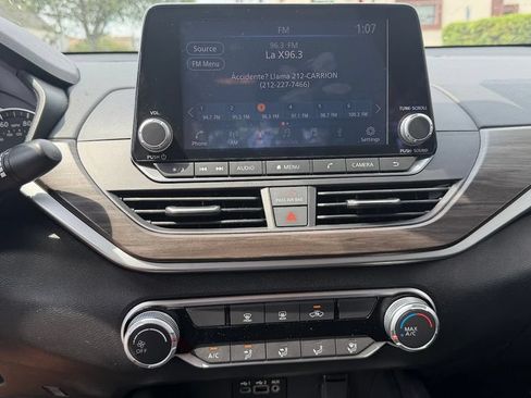 Used 2025 Nissan Altima 2.5 SV FWD image 17