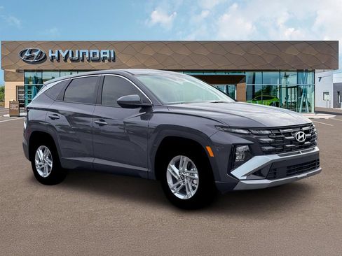 Certified 2026 Hyundai Tucson SE FWD image 11