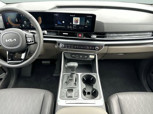 New 2026 Kia Carnival FWD image 9