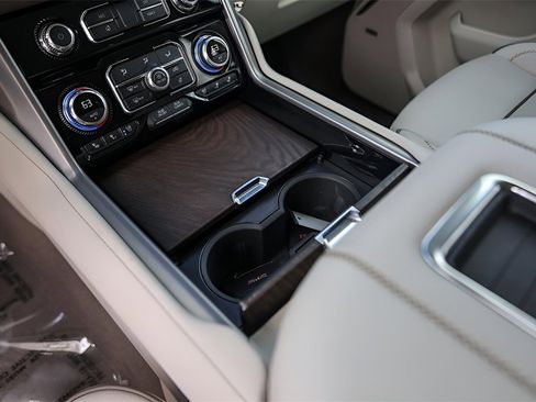 Used 2024 GMC Yukon Denali w/ Denali Reserve Package image 24