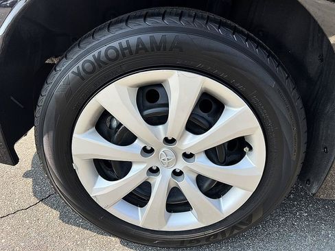 Used 2024 Toyota Corolla LE FWD image 11