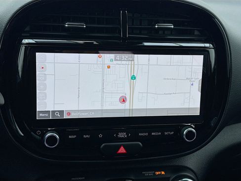 Used 2023 Kia Soul EX image 9