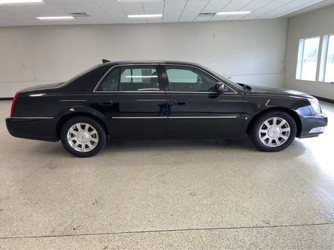 Used 2009 Cadillac DTS image 4