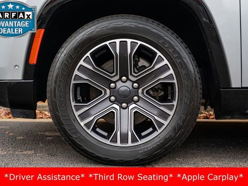 Used 2024 Jeep Wagoneer L Series II image 11