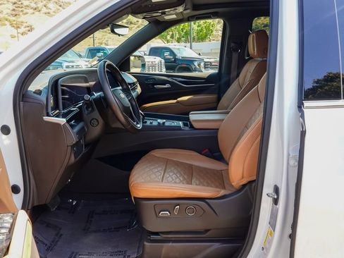 Used 2023 Cadillac Escalade ESV Premium Luxury RWD image 12