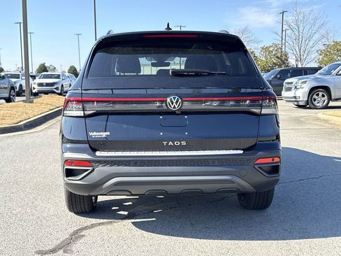 New 2026 Volkswagen Taos SE FWD image 4