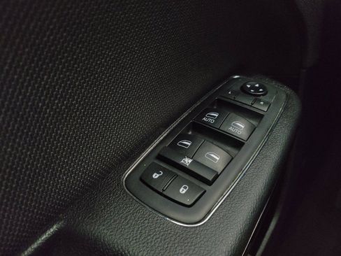 Used 2018 Dodge Charger SXT w/ Blacktop Package RWD image 27