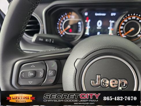 New 2025 Jeep Gladiator Mojave image 16