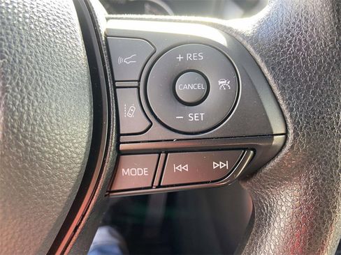 Used 2025 Toyota RAV4 XLE image 32