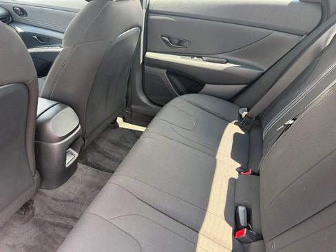 Used 2025 Hyundai Elantra Sport FWD image 15