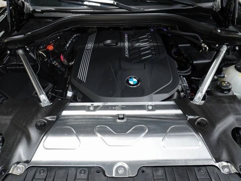 Used 2024 BMW X4 M40i w/ Premium Package image 9