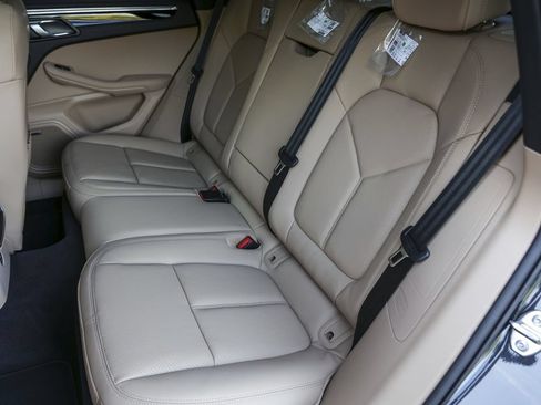 Certified 2026 Porsche Macan AWD/4WD image 33