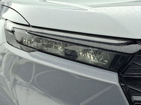 Used 2025 Honda CR-V Sport Touring image 9