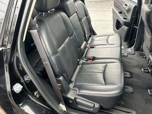 Used 2018 Nissan Pathfinder Platinum image 26