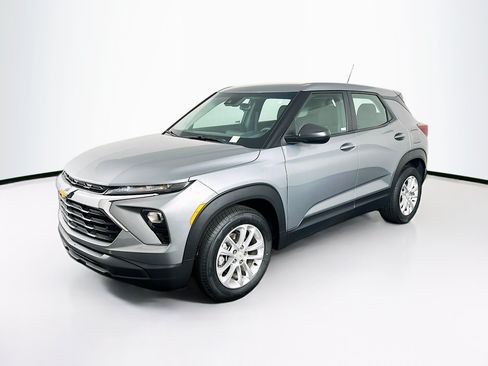 Used 2024 Chevrolet TrailBlazer LS FWD image 3