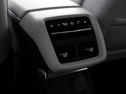 Certified 2024 Cadillac Lyriq Luxury AWD/4WD image 15
