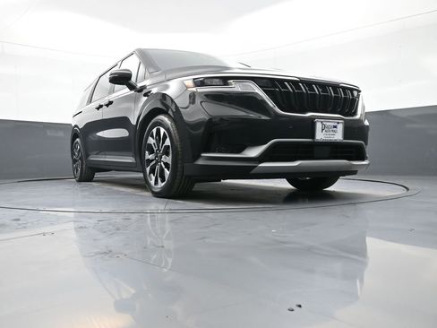 Certified 2023 Kia Carnival EX image 28