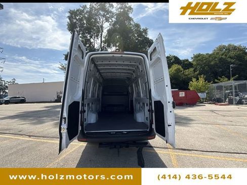 Used 2025 Mercedes-Benz Sprinter 2500 image 22