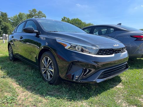 Used 2024 Kia Forte LXS FWD image 7