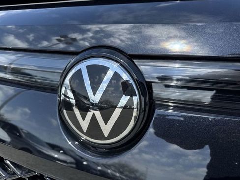 New 2026 Volkswagen Tiguan SE R-Line FWD image 30