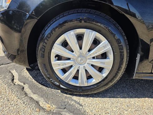Used 2011 Volkswagen Jetta S FWD image 34
