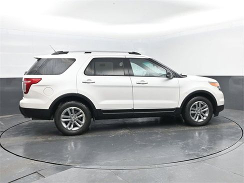 Used 2012 Ford Explorer XLT image 4