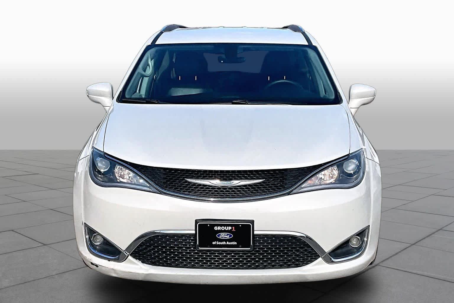 Used 2017 Chrysler Pacifica Touring-L Plus w/ Tire & Wheel Group FWD image 5
