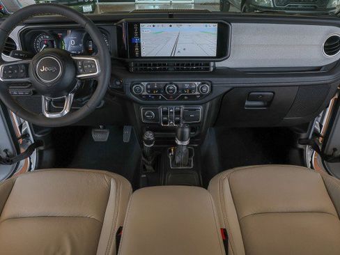Used 2024 Jeep Wrangler Unlimited Sahara w/ Technology Group AWD/4WD image 39