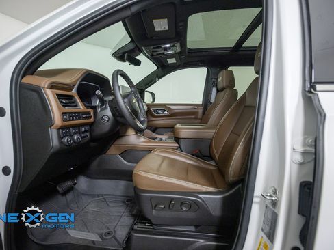 Used 2023 Chevrolet Tahoe High Country AWD/4WD image 11
