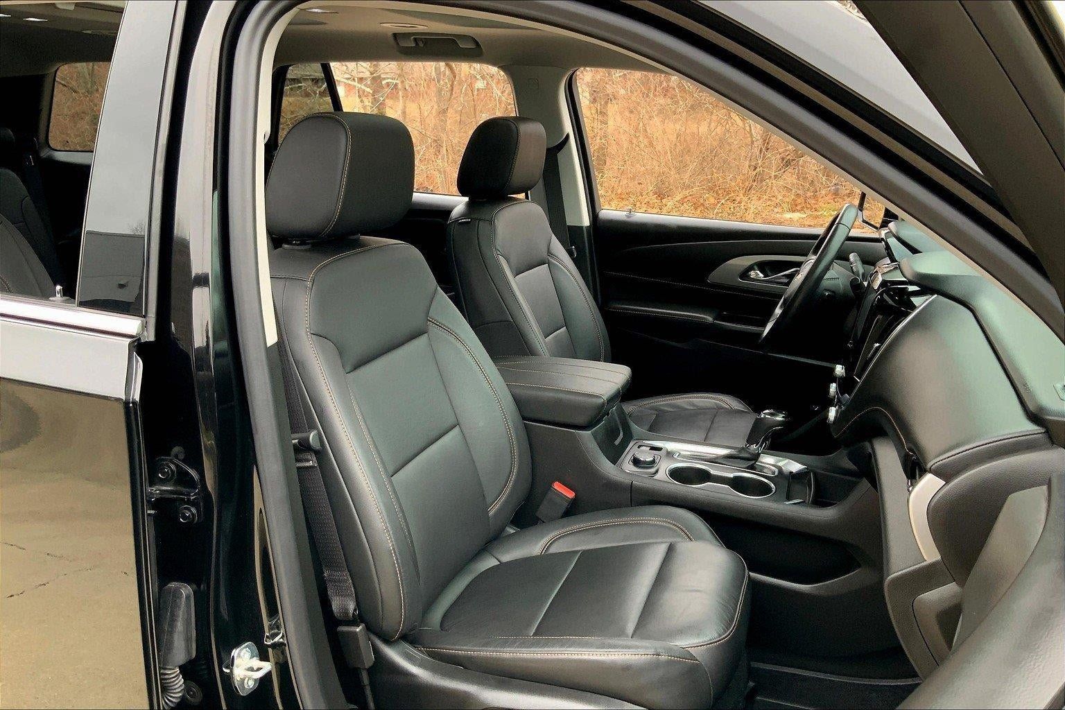 Used 2020 Chevrolet Traverse LT w/ LT Premium Package AWD/4WD image 6