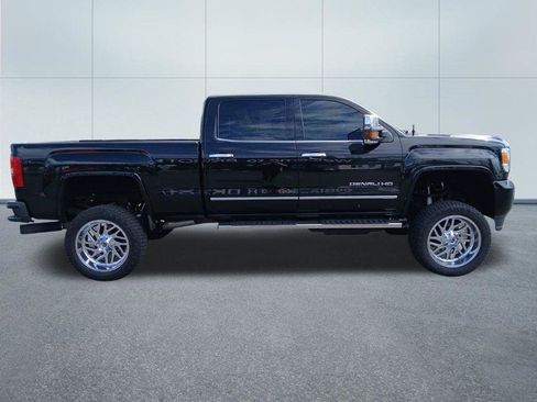 Used 2018 GMC Sierra 3500 Denali w/ Suspension Package, Off-Road AWD/4WD image 9