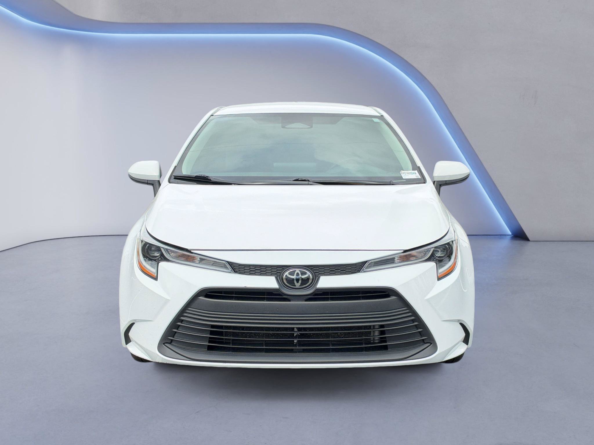 Used 2024 Toyota Corolla LE FWD image 2