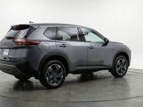 Used 2025 Nissan Rogue SV AWD/4WD image 9