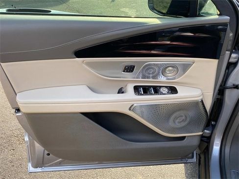 Used 2024 Lincoln Nautilus Reserve w/ Equipment Group 203A image 12