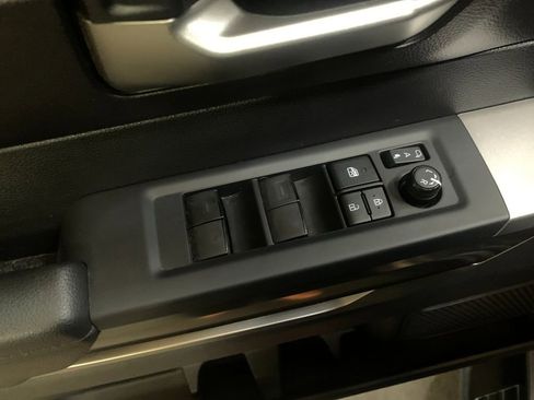 Used 2022 Toyota Tundra SR5 w/ SR5 Convenience Package AWD/4WD image 12
