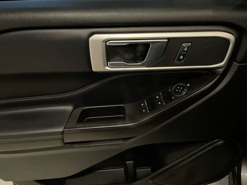 Used 2020 Ford Explorer XLT w/ Equipment Group 202A image 13