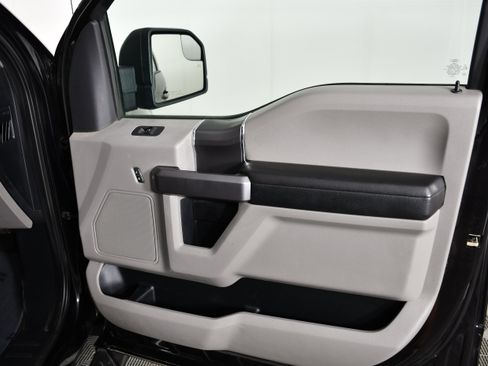 Used 2019 Ford F150 XLT w/ Equipment Group 302A Luxury AWD/4WD image 45
