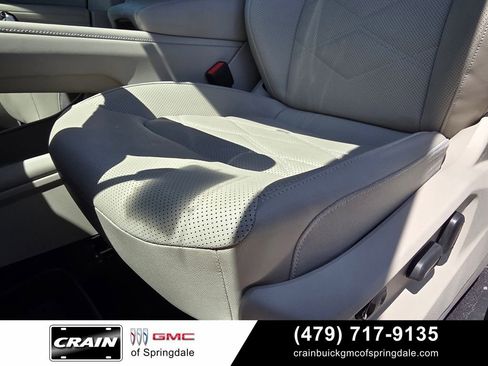 Used 2024 Volkswagen Atlas SE w/ Black Wheel Package FWD image 30