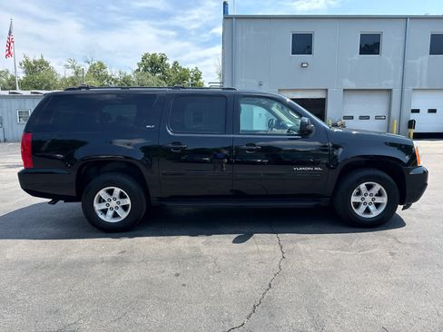 Used 2013 GMC Yukon XL SLT w/ SLT-2 Equipment Package AWD/4WD image 2