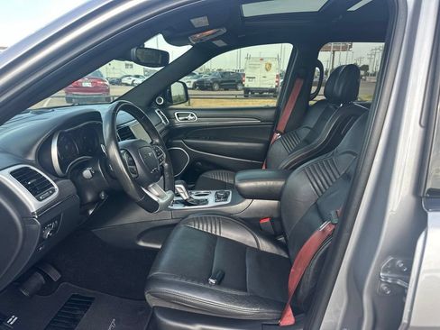 Used 2021 Jeep Grand Cherokee SRT AWD/4WD image 8