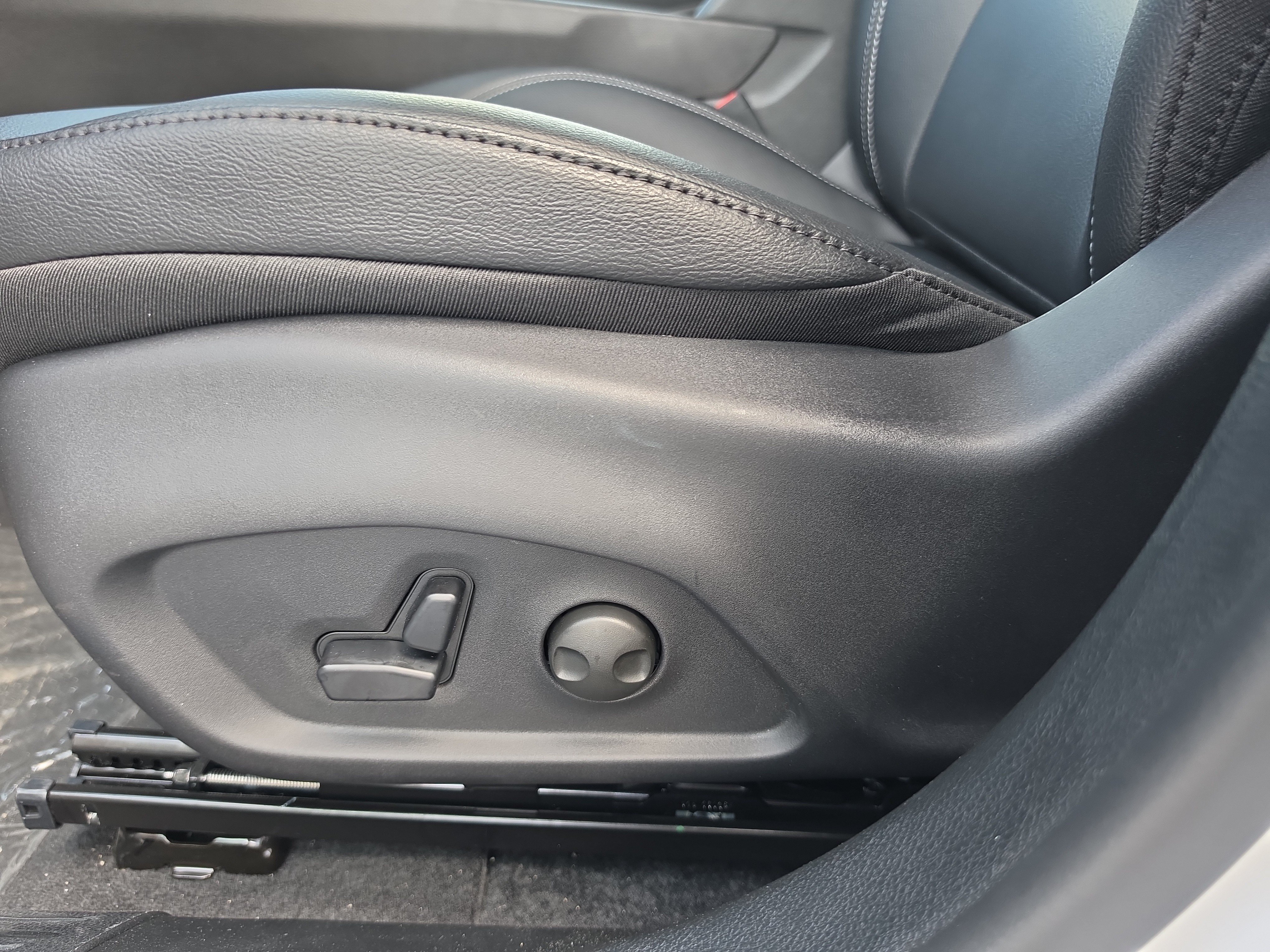 New 2026 Jeep Compass Limited AWD/4WD image 12